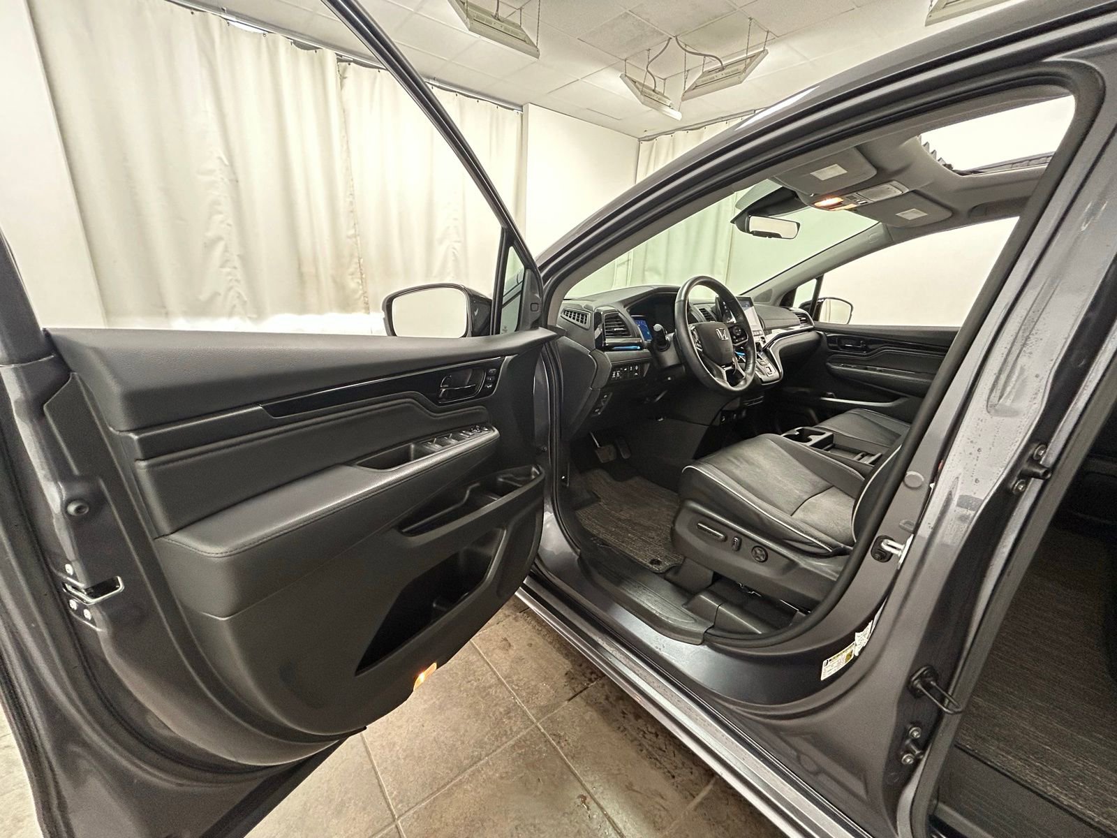 Used 2022 Honda Odyssey Elite image 23