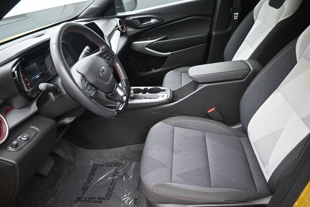 Used 2024 Chevrolet Trax RS w/ Sunroof Package FWD image 12