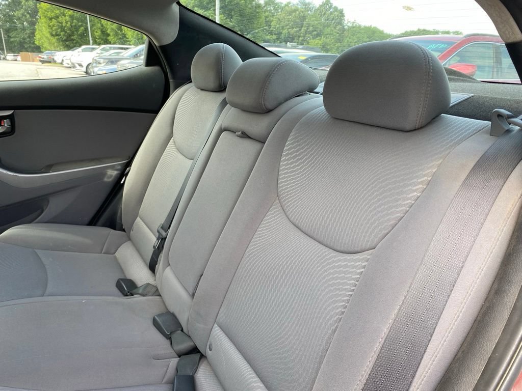Used 2015 Hyundai Elantra SE w/ Option Group 02 FWD image 19