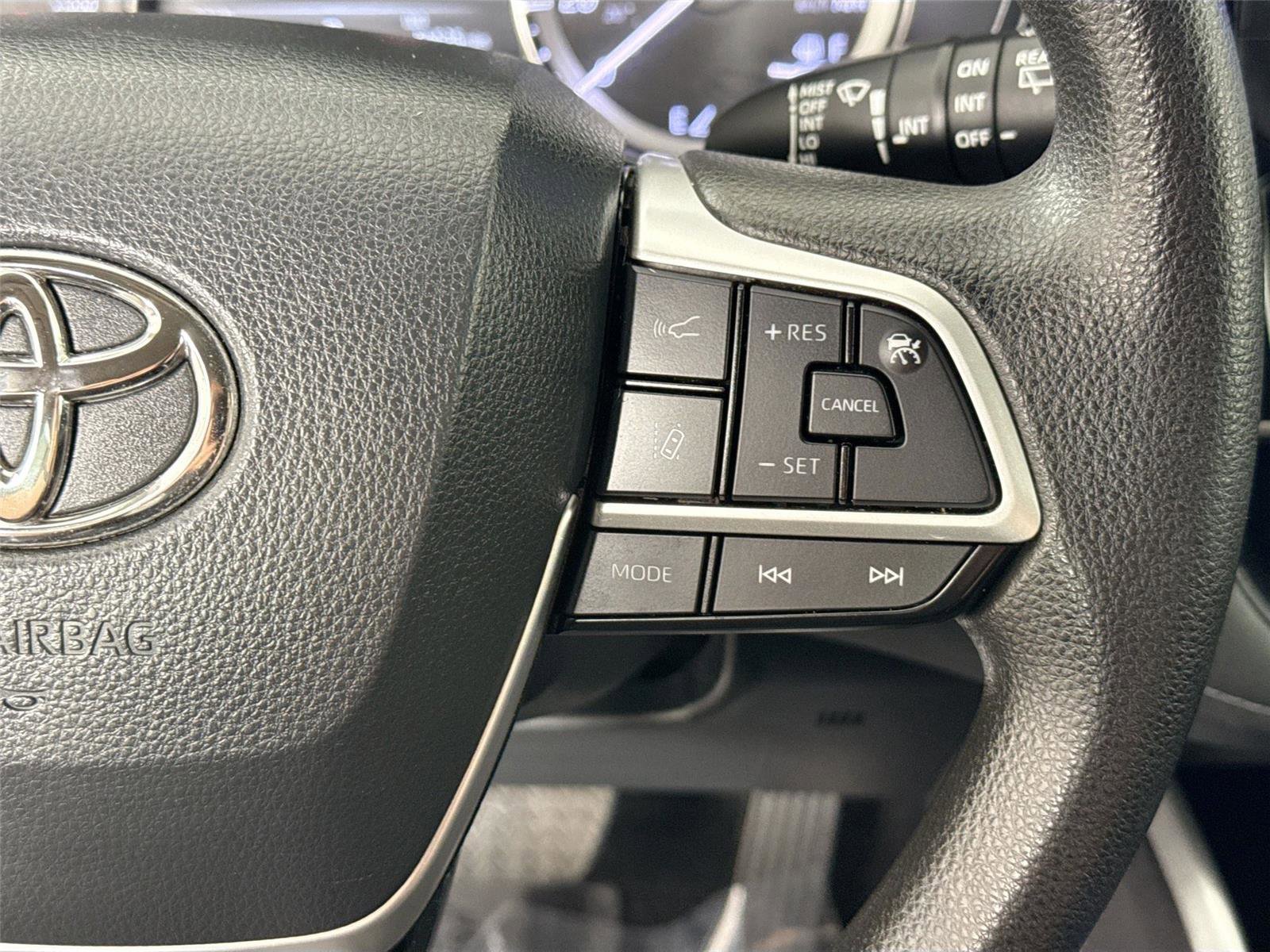 Certified 2023 Toyota Highlander L FWD image 17