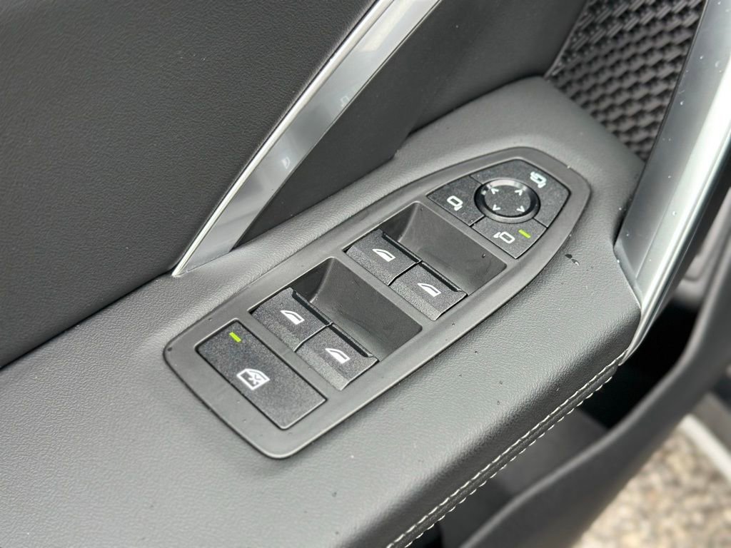 Used 2025 BMW X1 xDrive28i w/ Technology Package image 18