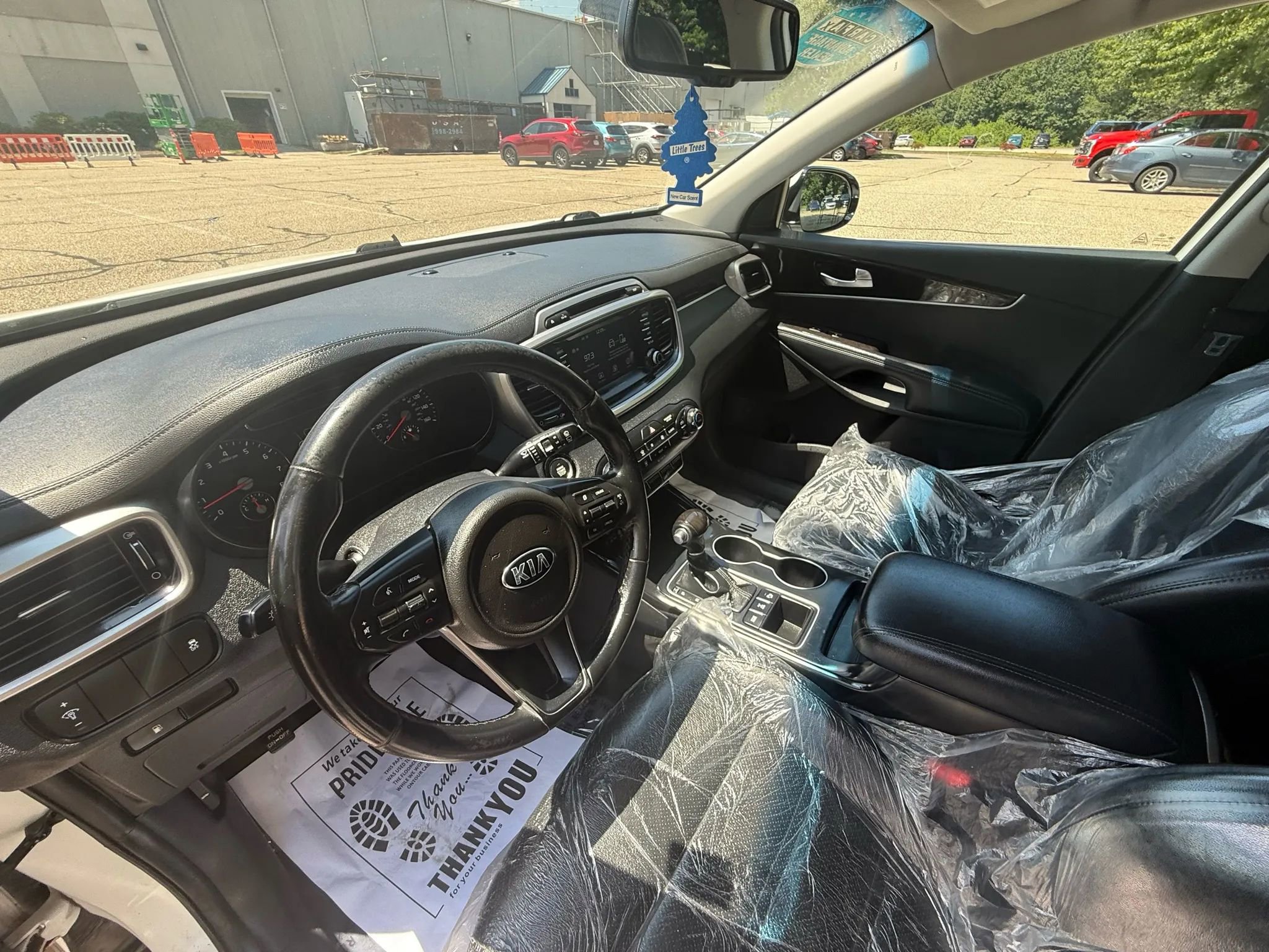 Used 2017 Kia Sorento LX Sport Utility 4D w/ LX Convenience Package image 10