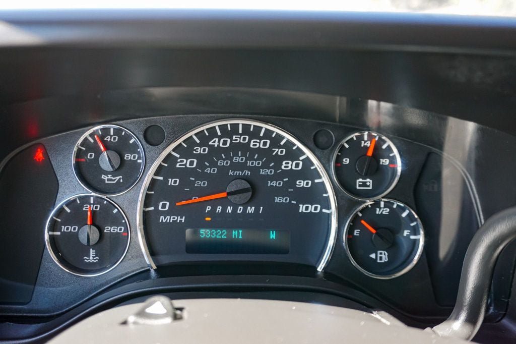 Used 2017 Chevrolet Express 3500 LT w/ LT Preferred Equipment Group RWD image 18
