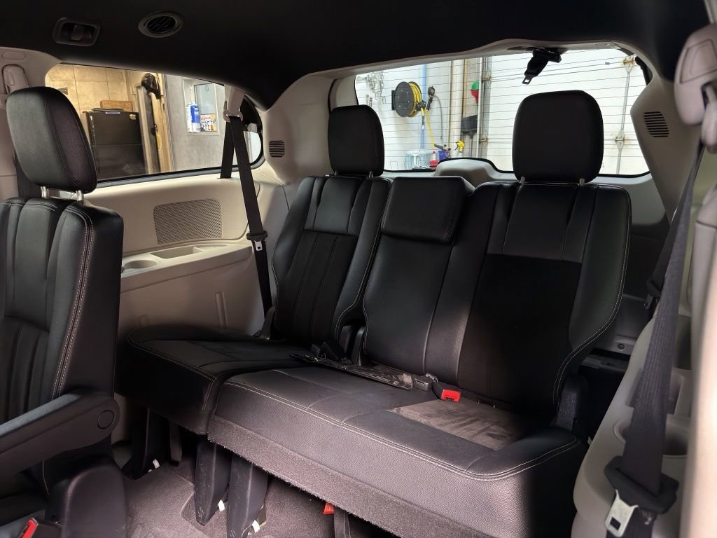 Used 2020 Dodge Grand Caravan SXT FWD image 19