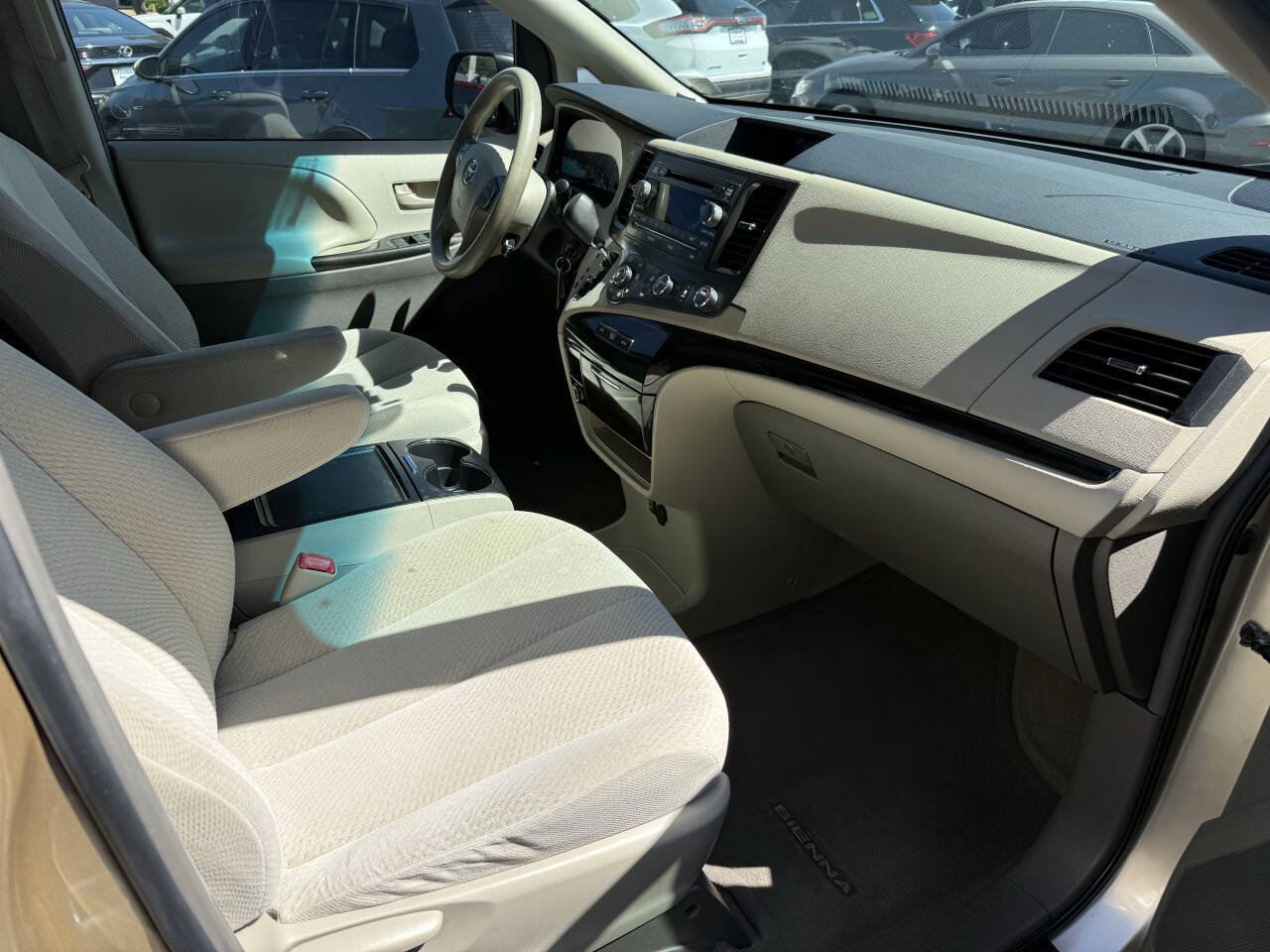 Used 2012 Toyota Sienna LE FWD image 13