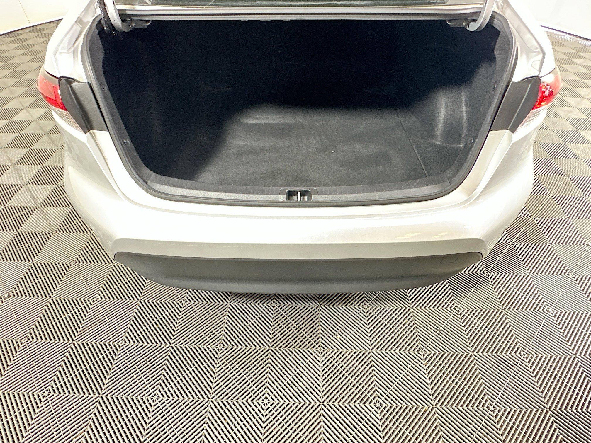 Used 2023 Toyota Corolla LE FWD image 30