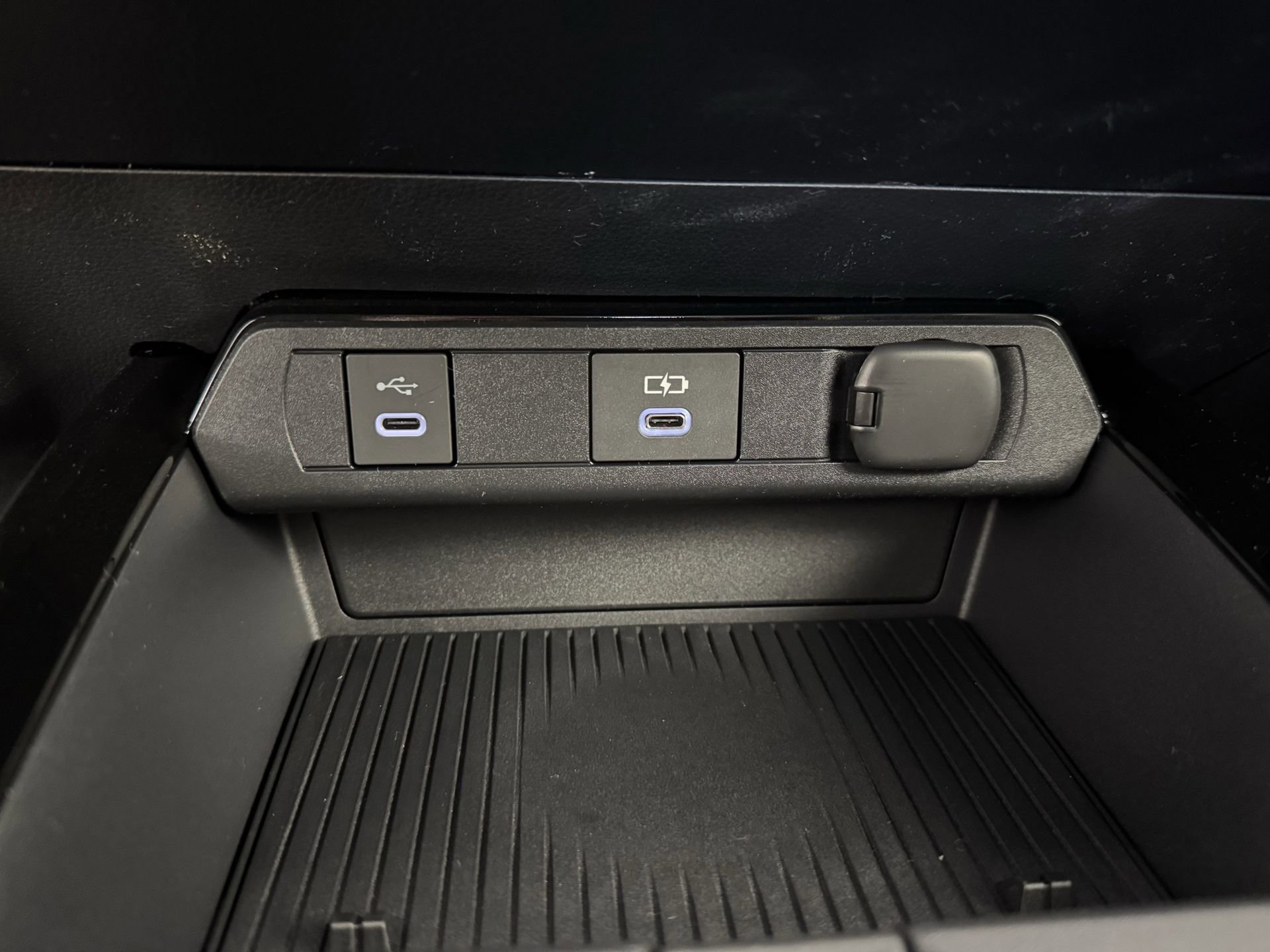 New 2026 Toyota Prius Plug-In Hybrid FWD image 3