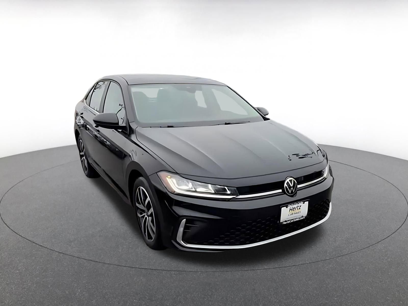 Used 2025 Volkswagen Jetta SE image 3