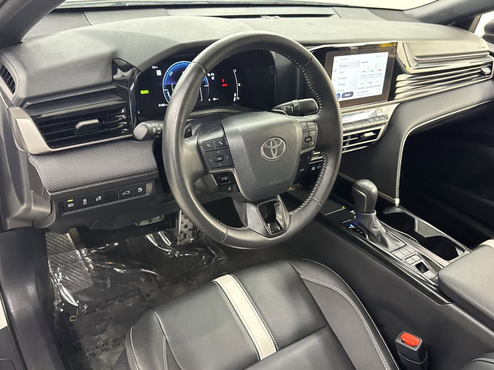 Used 2025 Toyota Camry SE FWD image 13