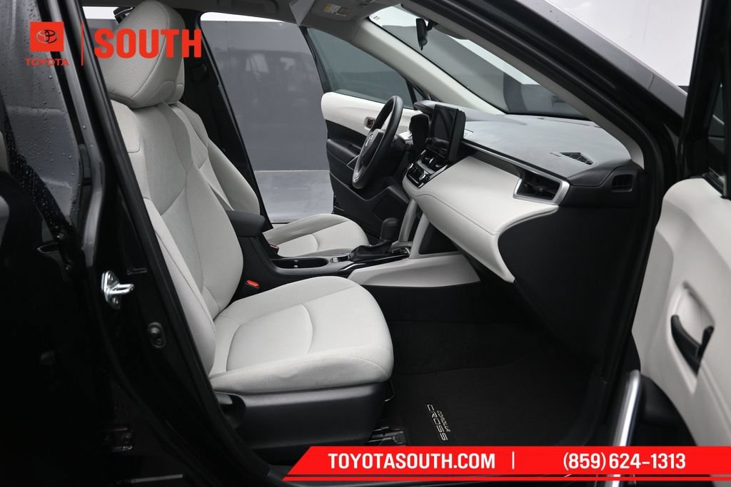Used 2024 Toyota Corolla Cross L AWD/4WD image 29