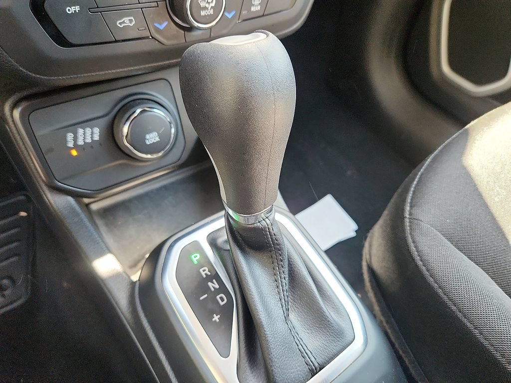 Used 2019 Jeep Renegade Sport w/ Sport Appearance Group AWD/4WD image 14