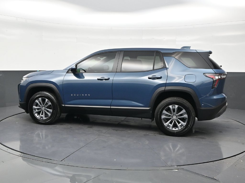 Used 2026 Chevrolet Equinox LT w/ Safety and Technology Package FWD image 2