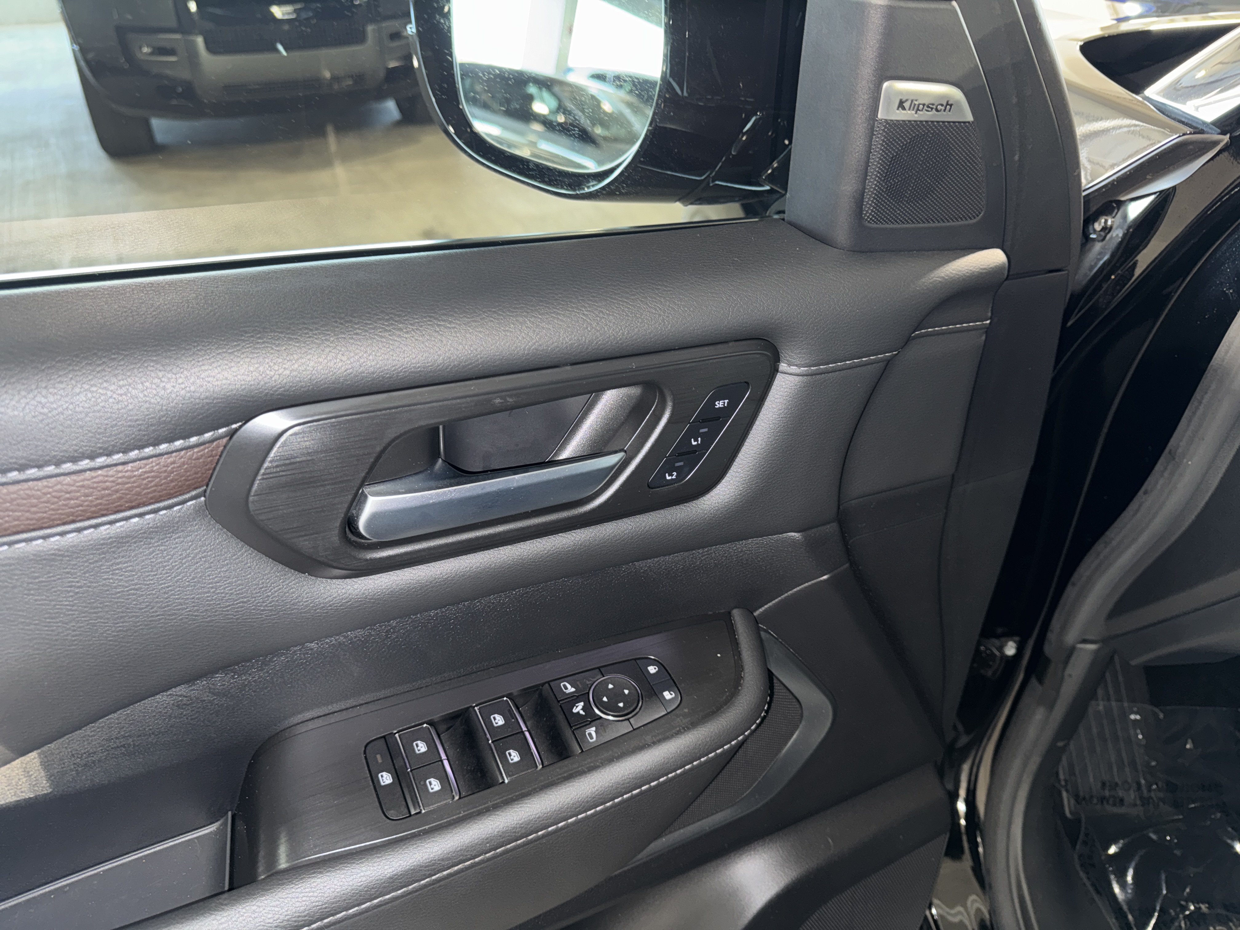 Used 2025 Nissan Armada Platinum Reserve RWD image 21