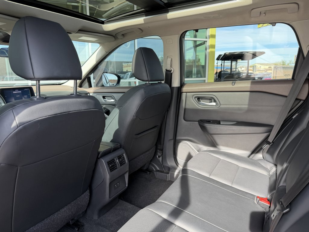 Used 2023 Nissan Rogue SV w/ SV Premium B Package image 34