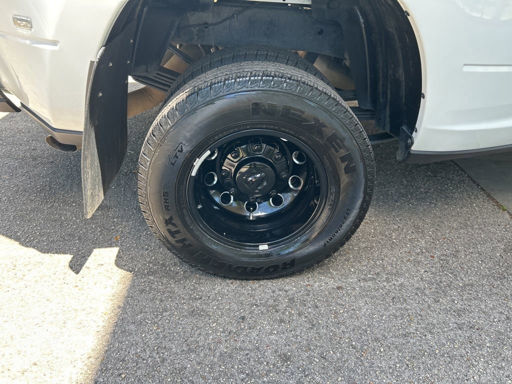 Used 2025 RAM 3500 Laramie AWD/4WD image 25
