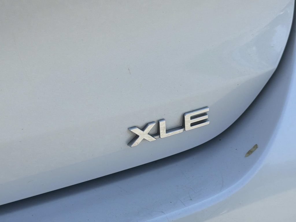 Used 2023 Toyota Highlander XLE FWD image 13