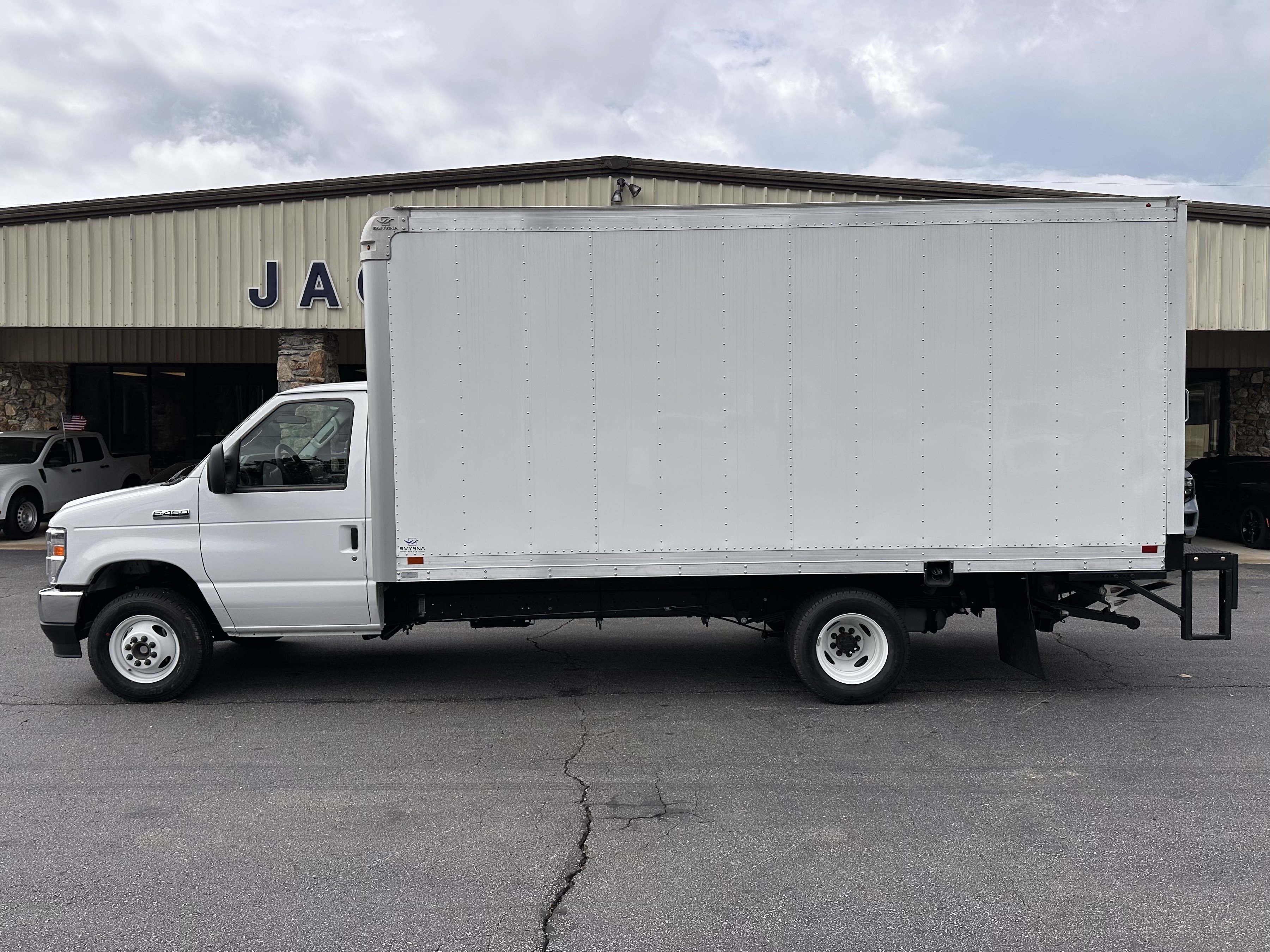 Certified 2026 Ford E-450 and Econoline 450 Super Duty w/ Power Equipment Group RWD image 1