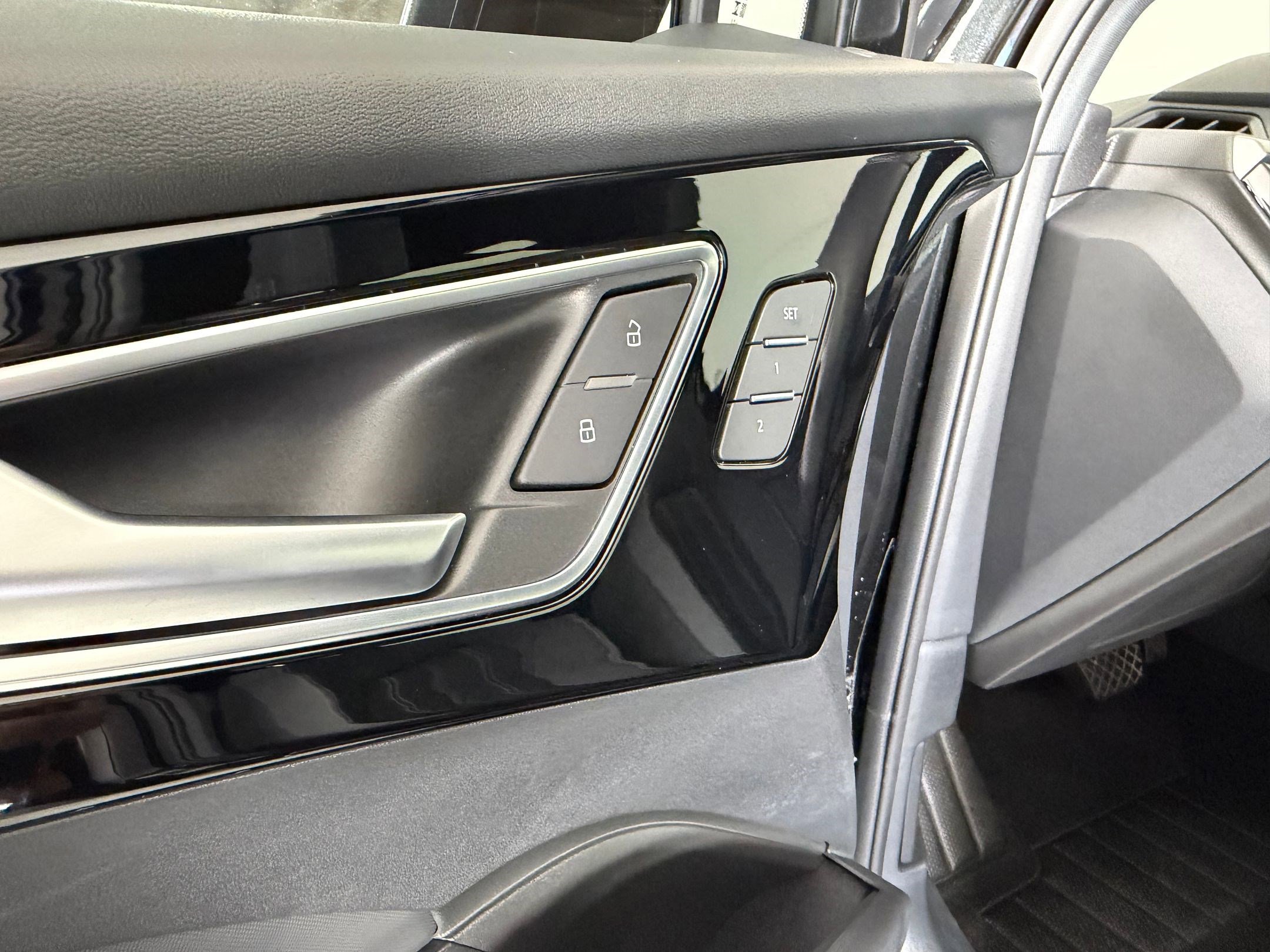 Used 2025 Audi Q4 e-tron Premium Plus image 23