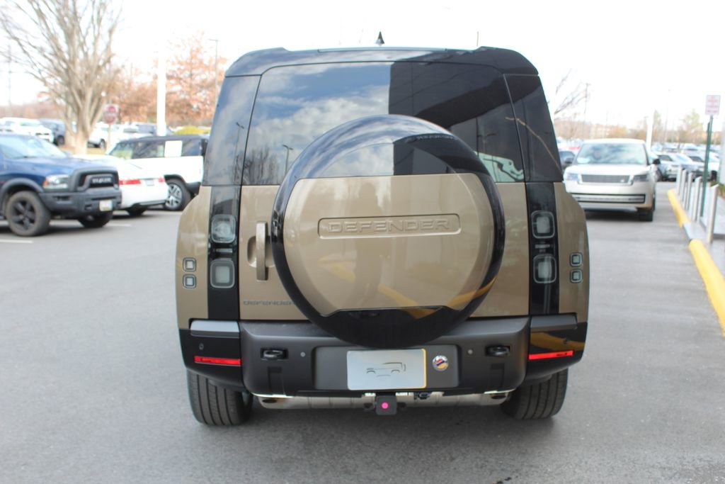 New 2026 Land Rover Defender 130 X-Dynamic SE image 9
