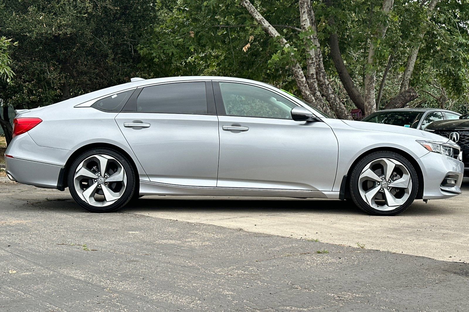 Used 2019 Honda Accord Touring image 3