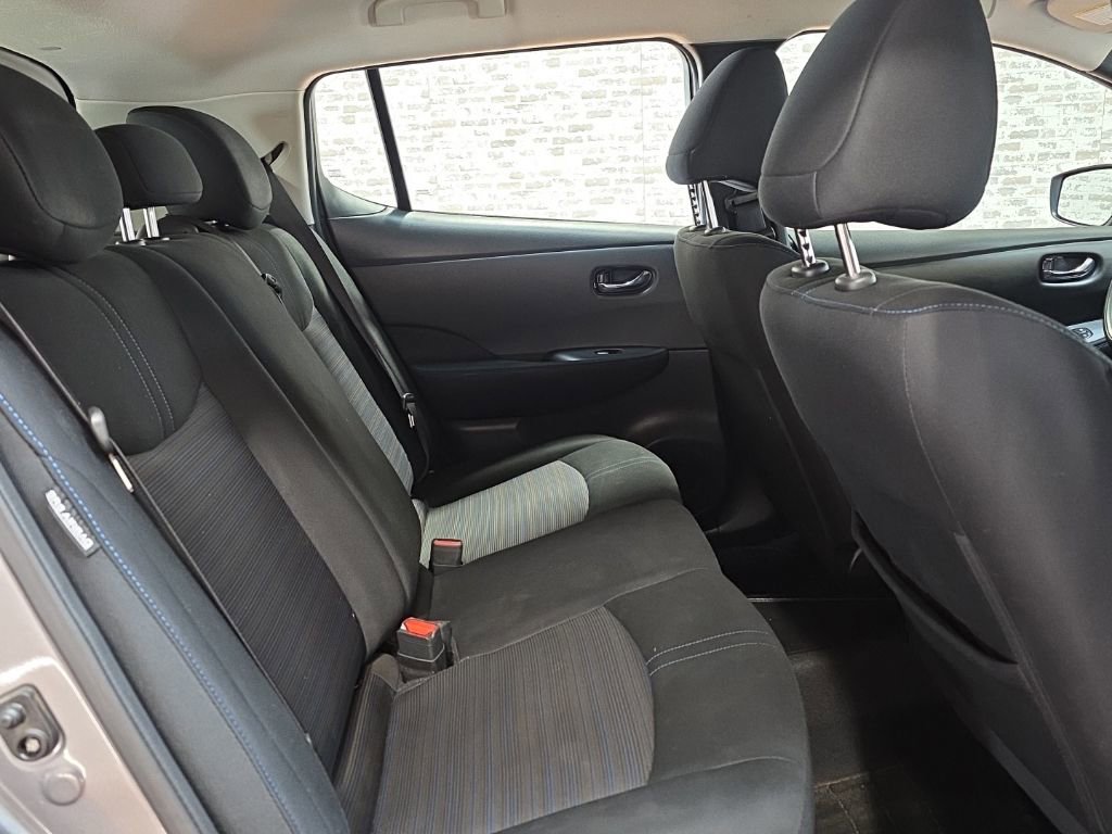 Used 2022 Nissan Leaf S image 10