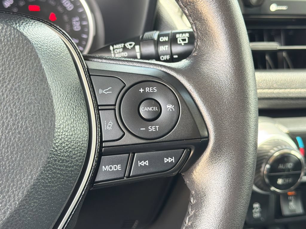 Used 2021 Toyota RAV4 XLE w/ Convenience Package AWD/4WD image 29