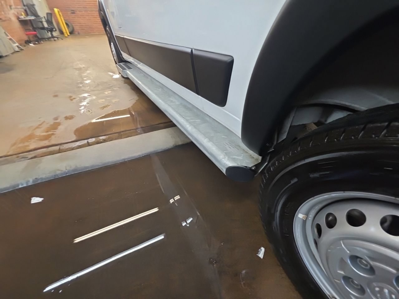 Used 2025 RAM ProMaster 2500 w/ U-Haul Equipment Group FWD image 15