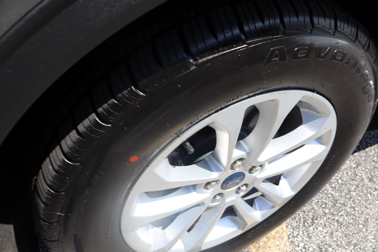 Used 2022 Ford Escape SE image 18