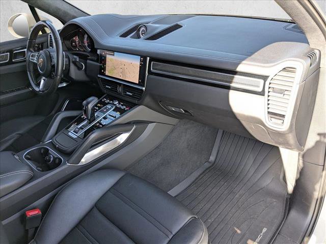 Used 2022 Porsche Cayenne Turbo image 18