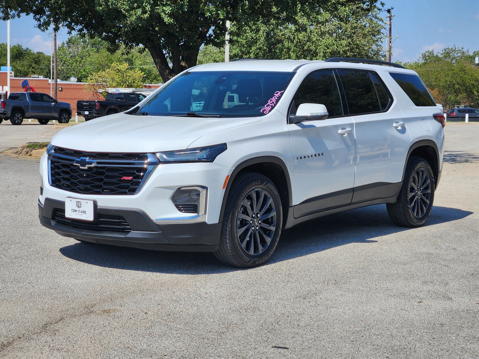 Used 2022 Chevrolet Traverse RS FWD image 2