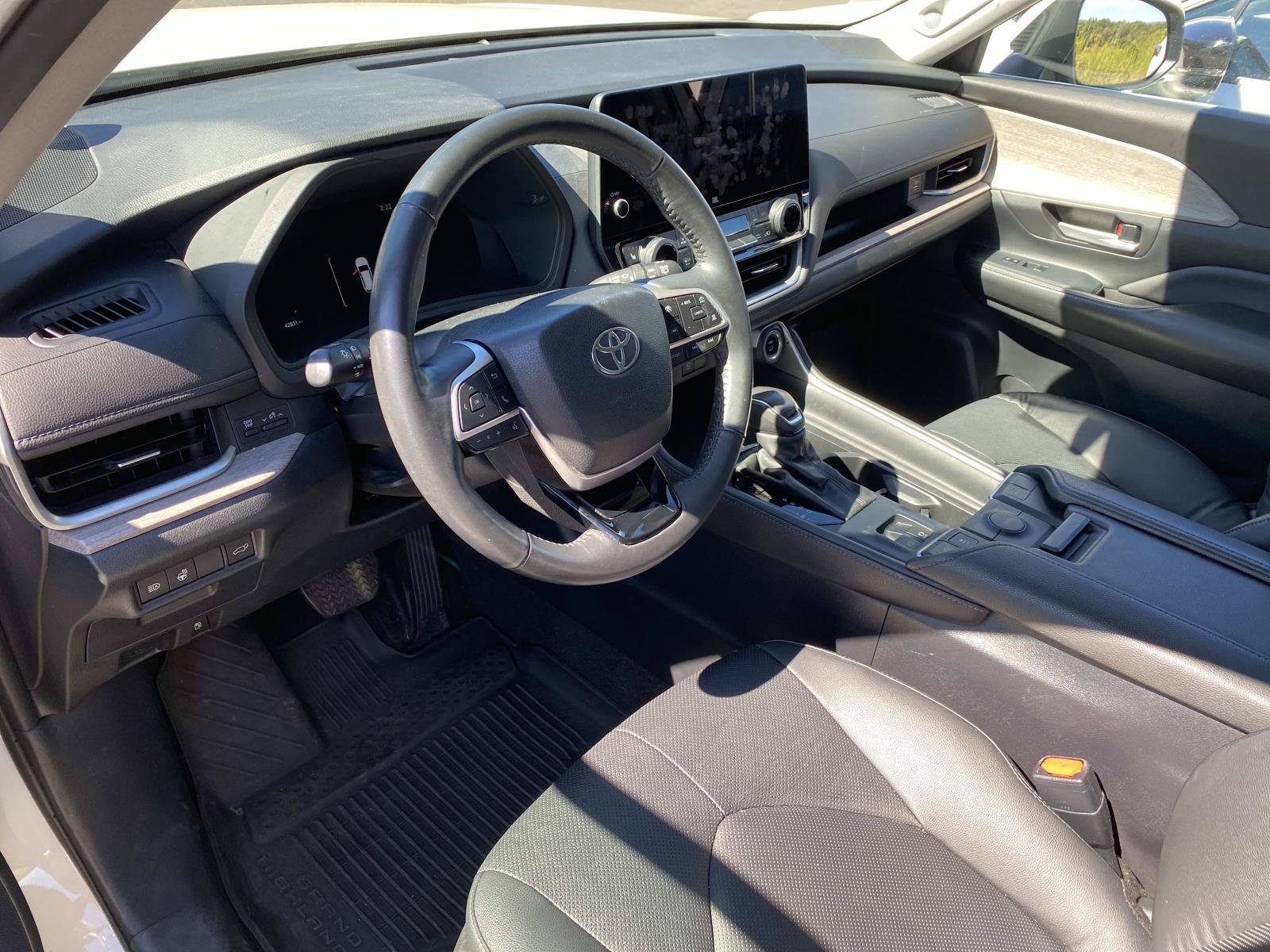 Used 2024 Toyota Grand Highlander FWD image 4