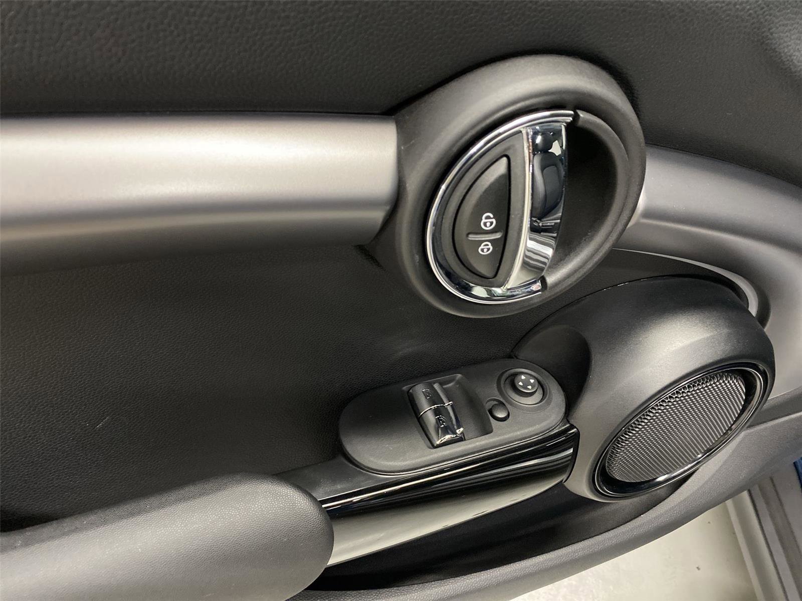 Used 2022 MINI Cooper 2-Door Hardtop FWD image 19