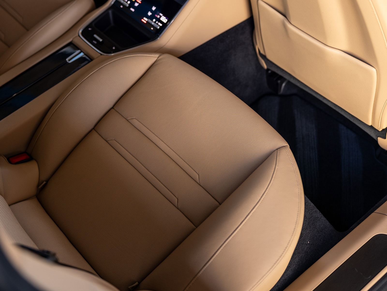 Certified 2023 Porsche Panamera Platinum Edition image 37