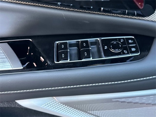 New 2025 Cadillac Optiq Sport 2 image 29