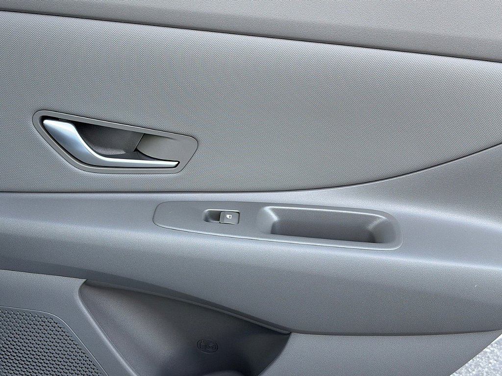 Used 2025 Hyundai Elantra SEL image 22