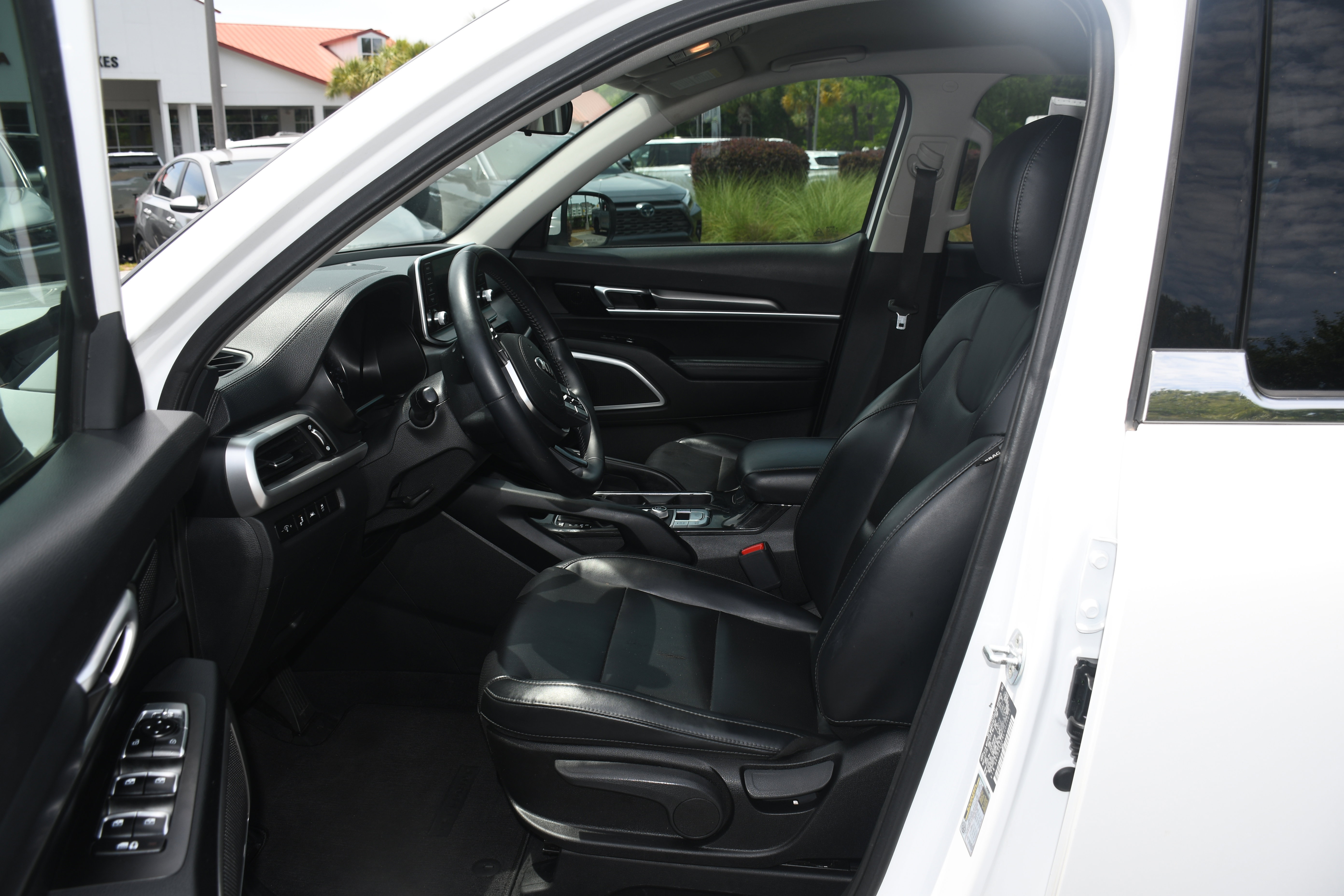 Used 2020 Kia Telluride LX FWD image 7
