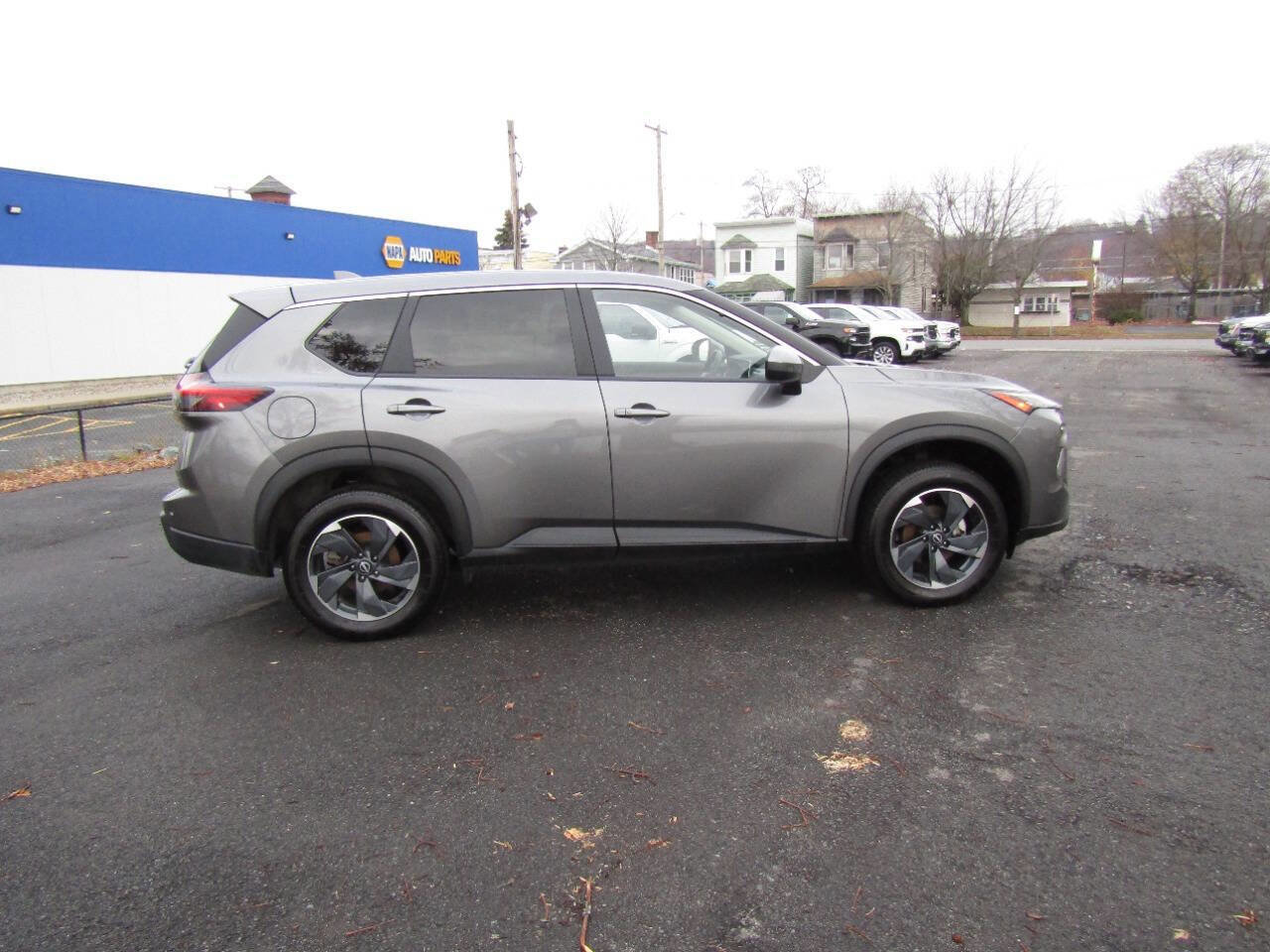 Used 2025 Nissan Rogue SV image 9