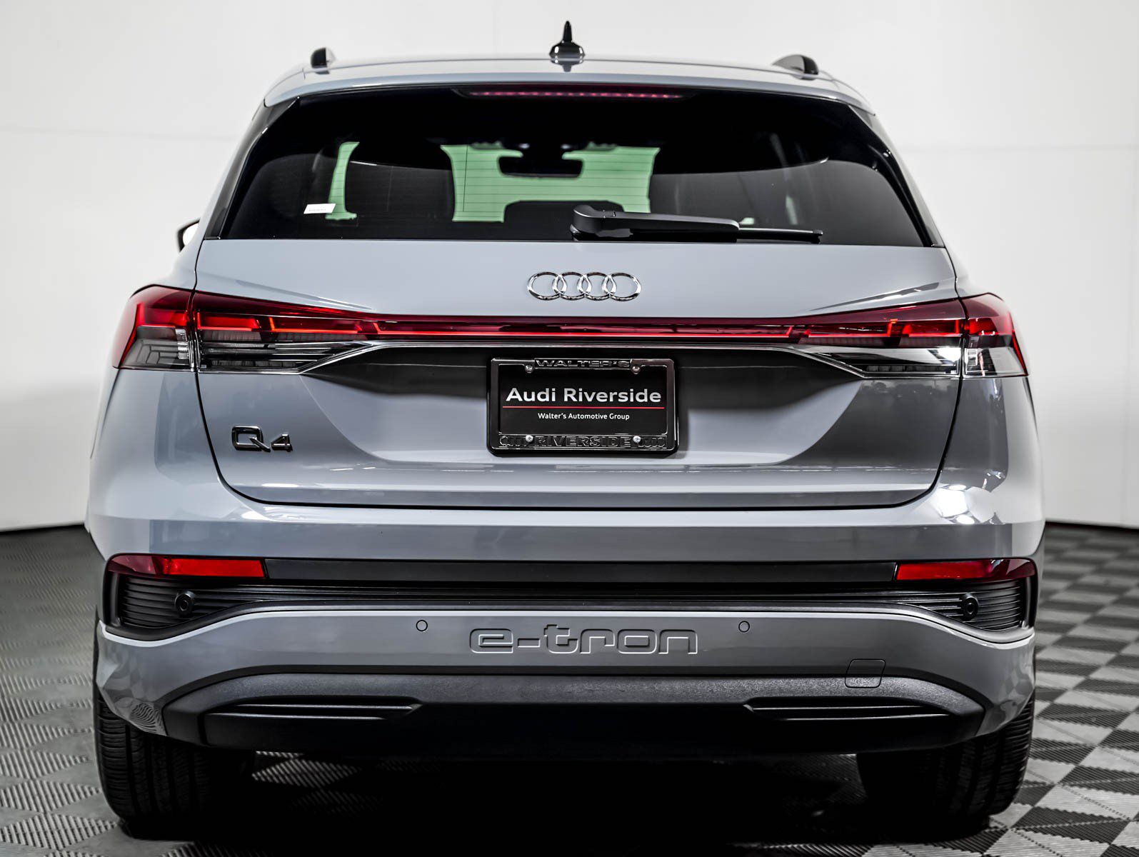 Used 2025 Audi Q4 e-tron Premium Plus w/ Premium Plus RWD image 7