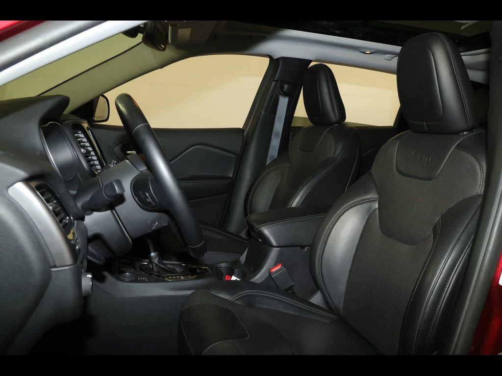Used 2020 Jeep Cherokee Limited AWD/4WD image 2