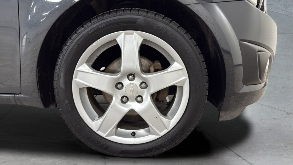Used 2015 Chevrolet Sonic LTZ image 35