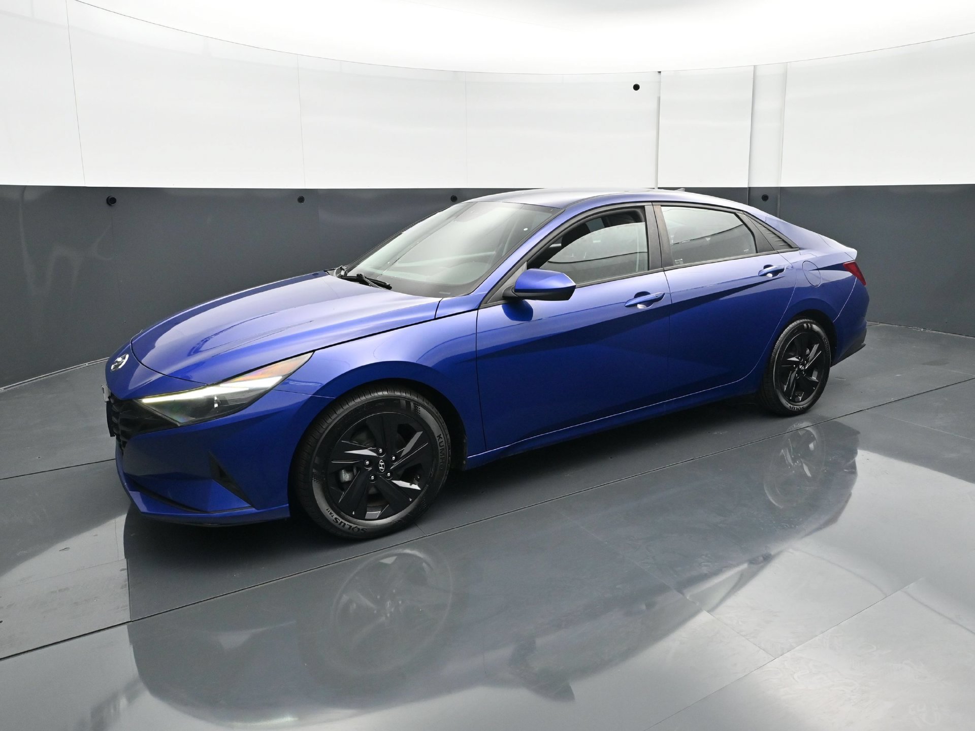 Used 2021 Hyundai Elantra SEL FWD image 2