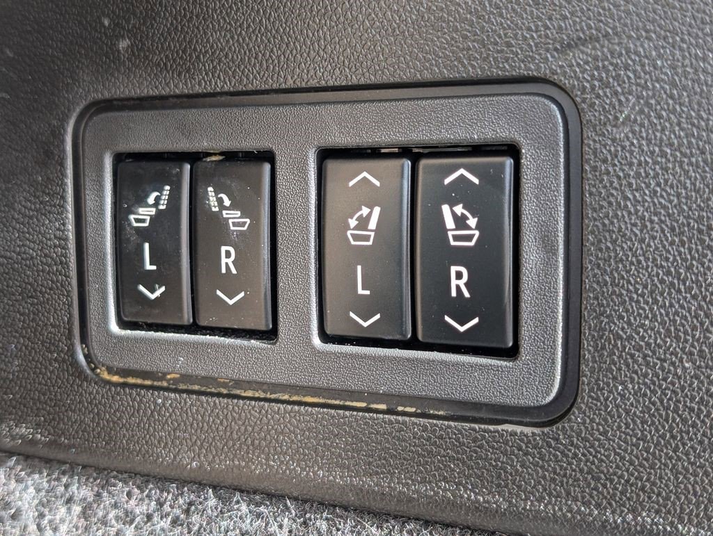 Certified 2024 Cadillac XT6 Sport w/ Platinum Package AWD/4WD image 28