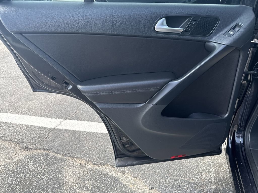 Used 2017 Volkswagen Tiguan S image 21