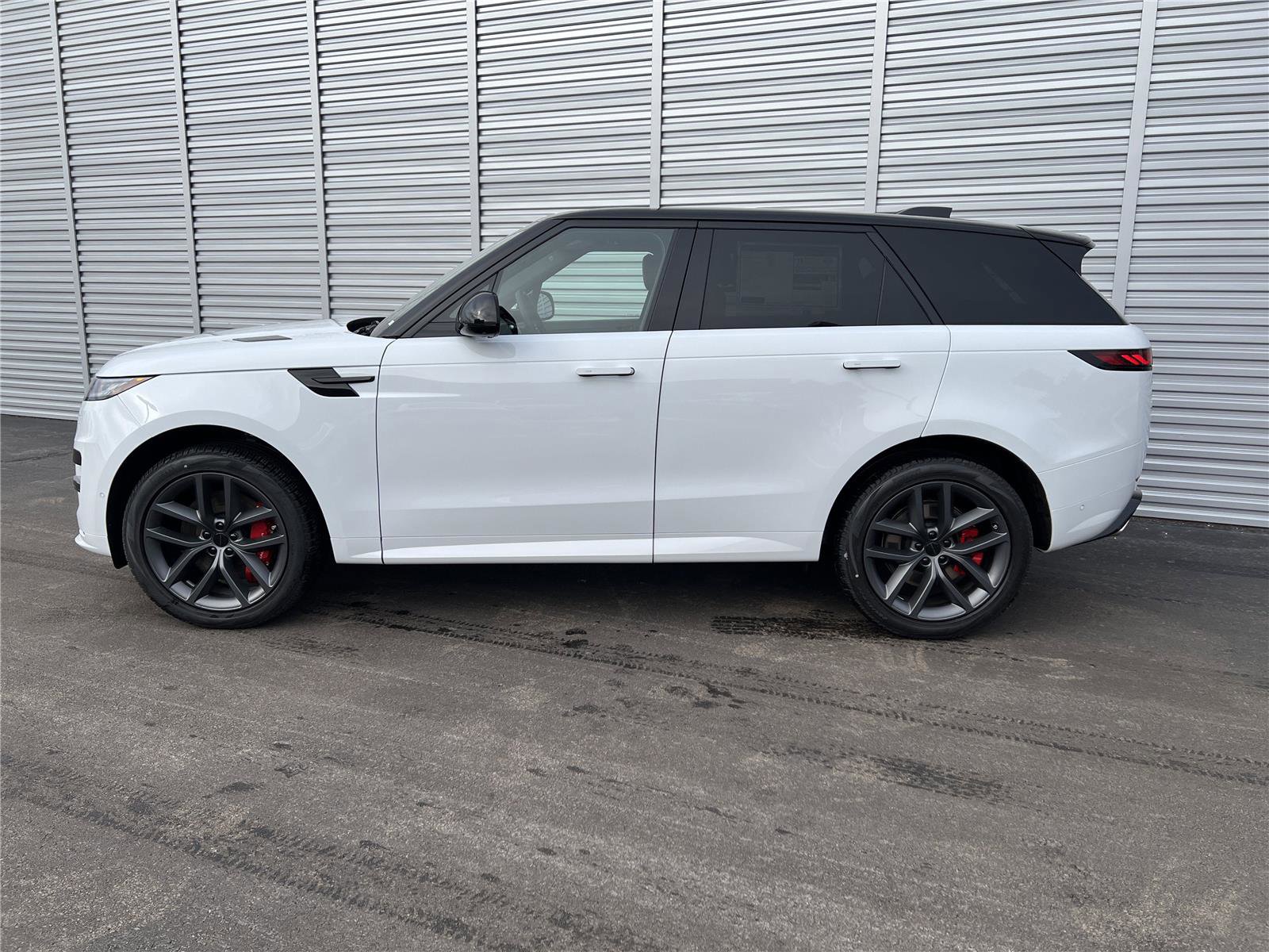 New 2026 Land Rover Range Rover Sport Dynamic SE AWD/4WD image 2