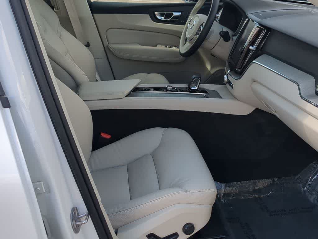 Certified 2024 Volvo XC60 B5 Plus AWD/4WD image 20