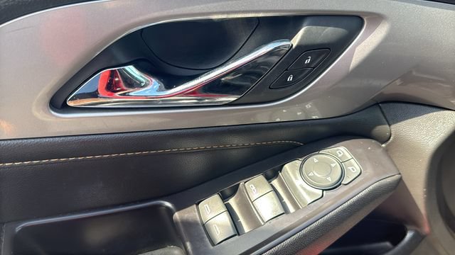 Used 2018 Chevrolet Traverse LT w/ LPO, Floor Liner Package FWD image 11