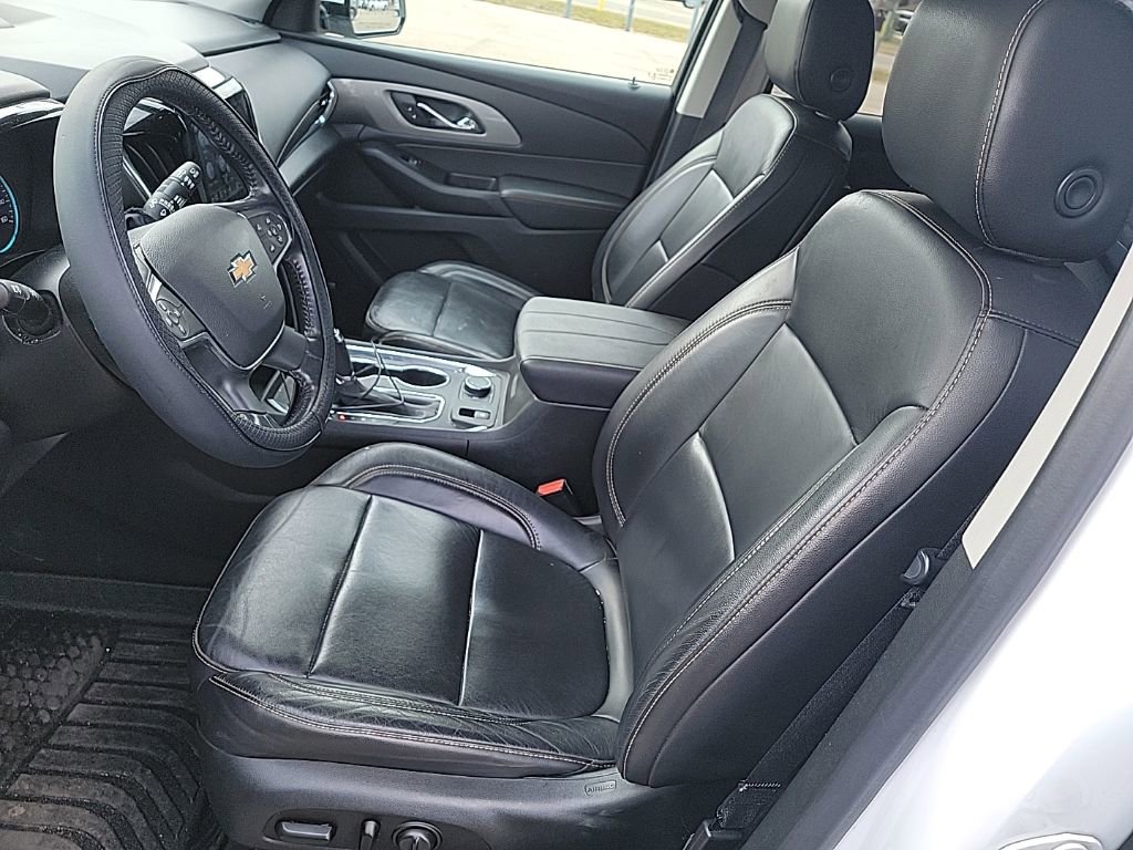 Used 2020 Chevrolet Traverse LT w/ LT Premium Package image 24