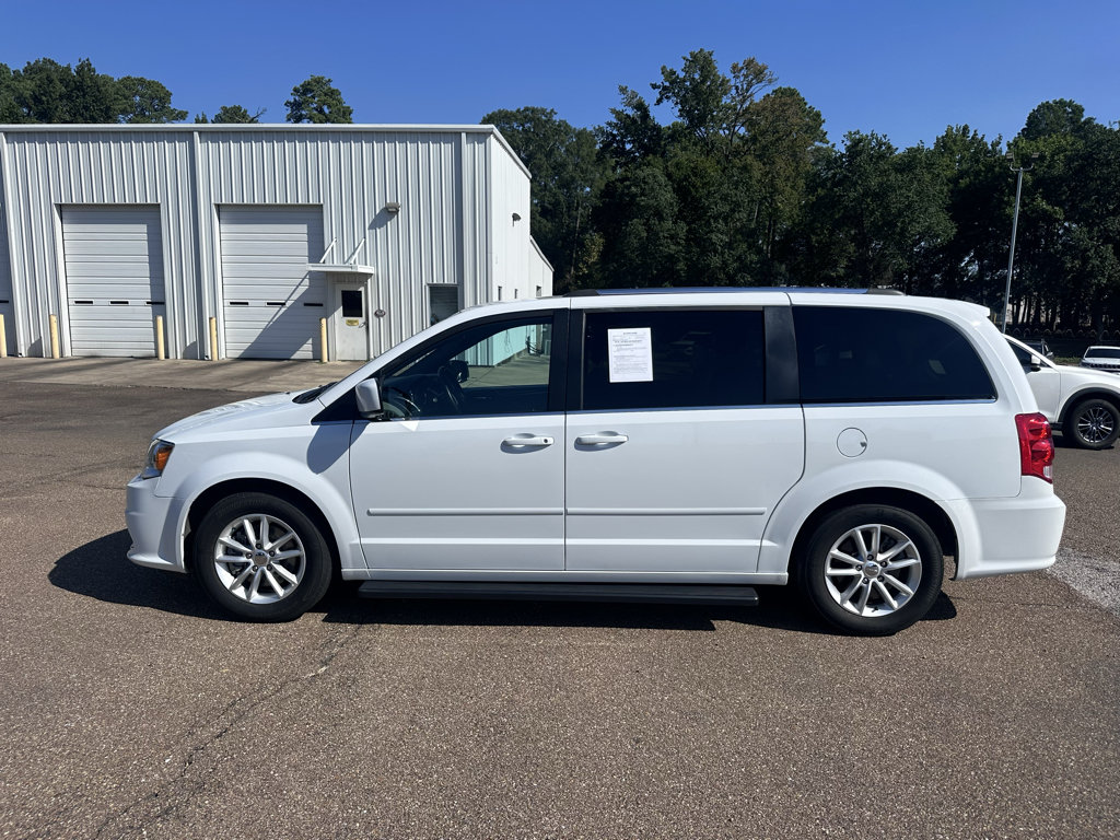 Used 2018 Dodge Grand Caravan SXT FWD image 2