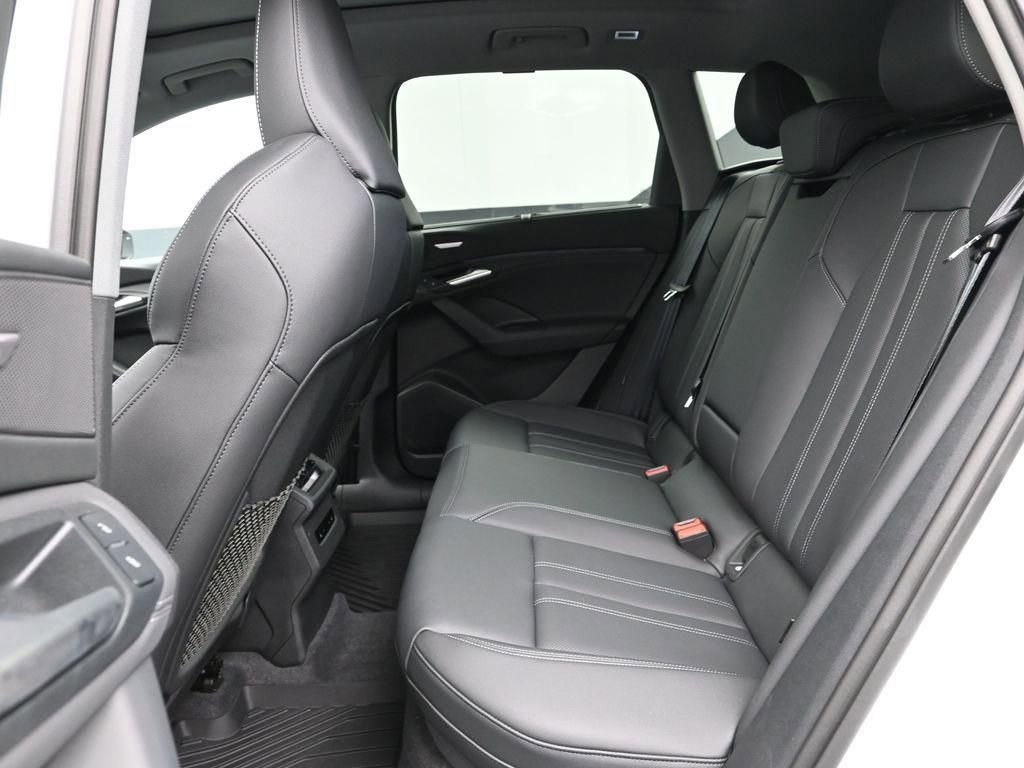 New 2025 Audi Q6 e-tron Premium Plus image 10