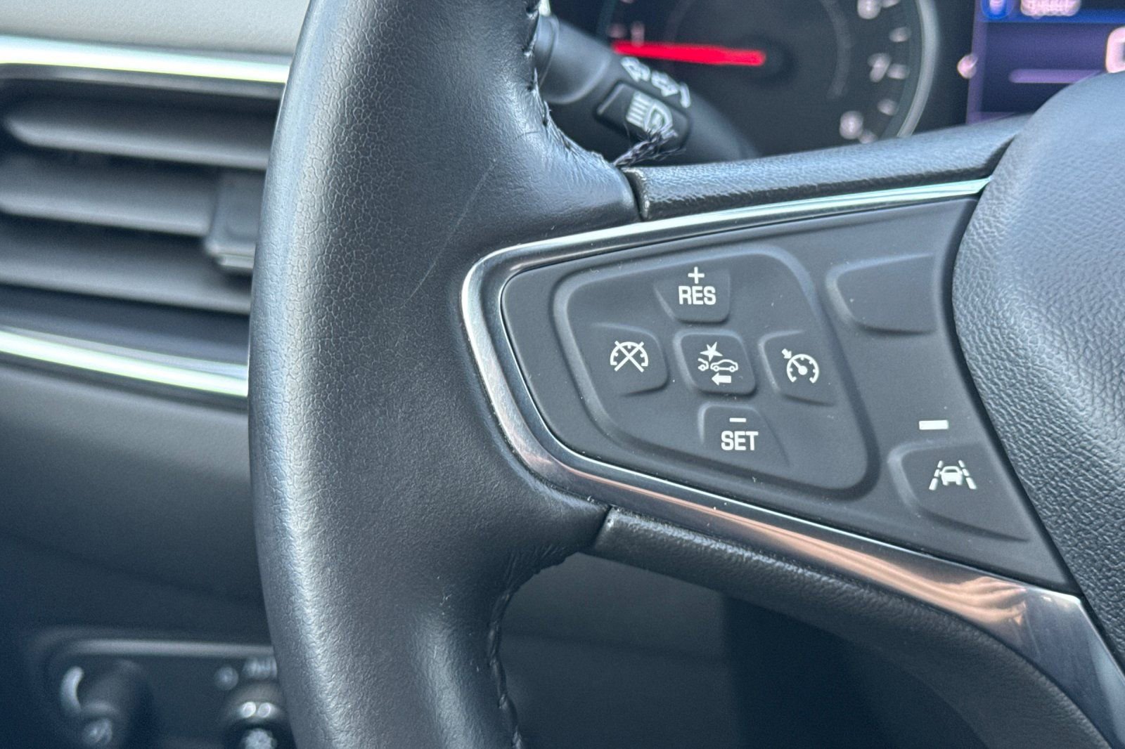 Certified 2021 Chevrolet Equinox LT w/ Driver Convenience Package image 26